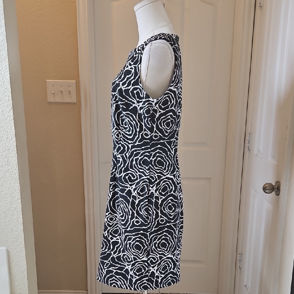 Dressbarn Black and White Scoop Neck Sheath Midi Dress - Picture 3 of 7